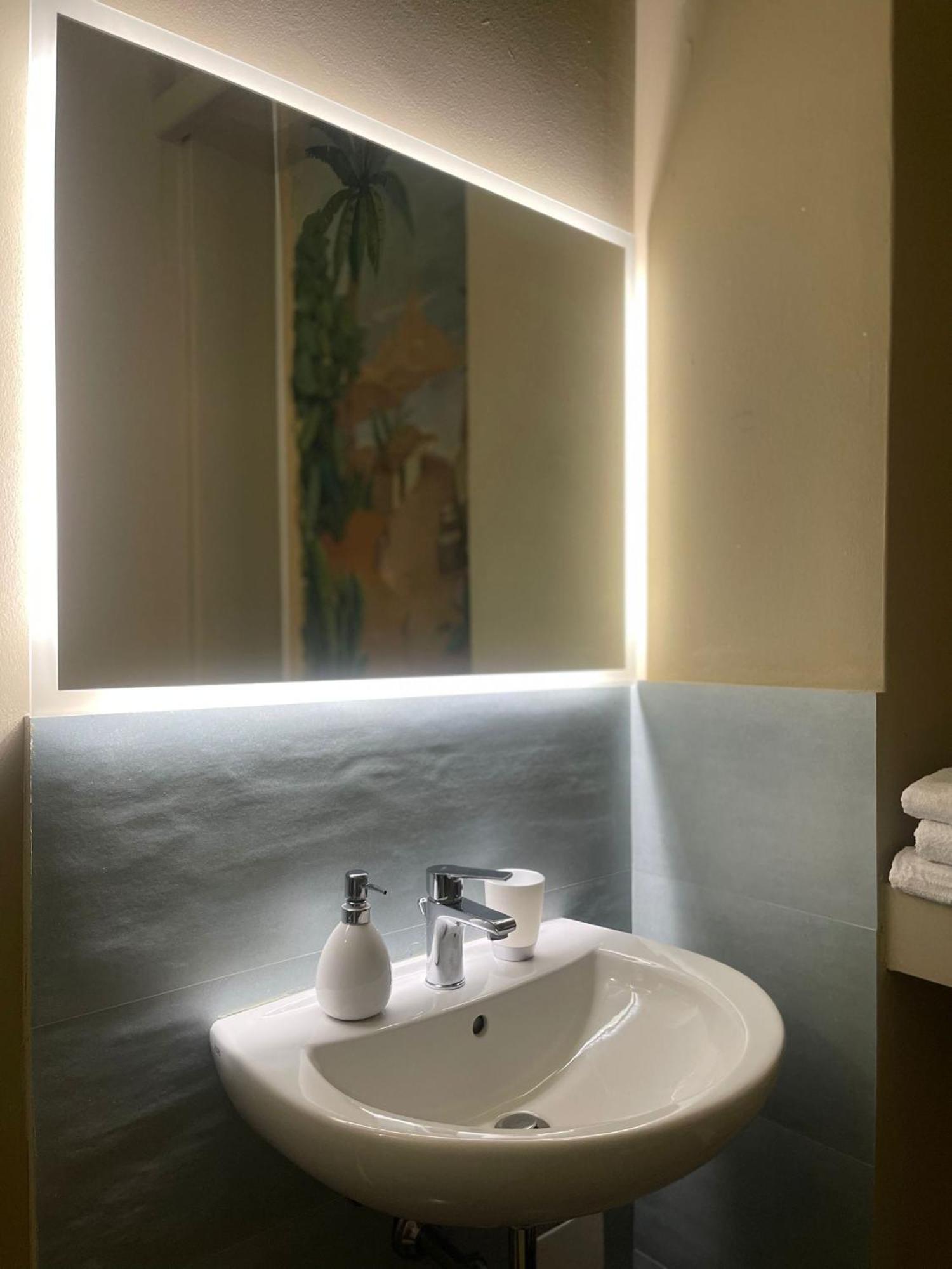 B&B Piazza Duomo al 55 Voghera Eksteriør billede